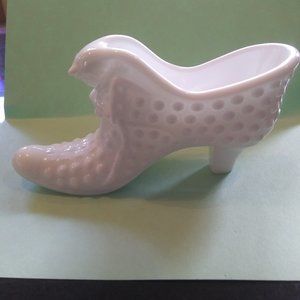 Vintage hobnail milk glass shoe with cat peering out
